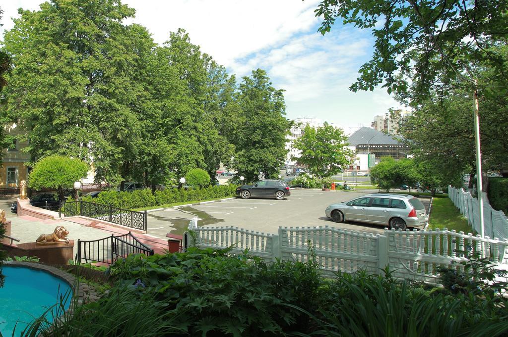 U Fontana Hotel Minsk Exteriör bild