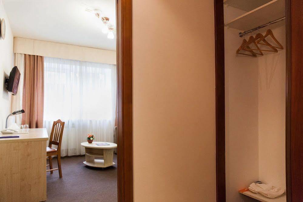 U Fontana Hotel Minsk Exteriör bild