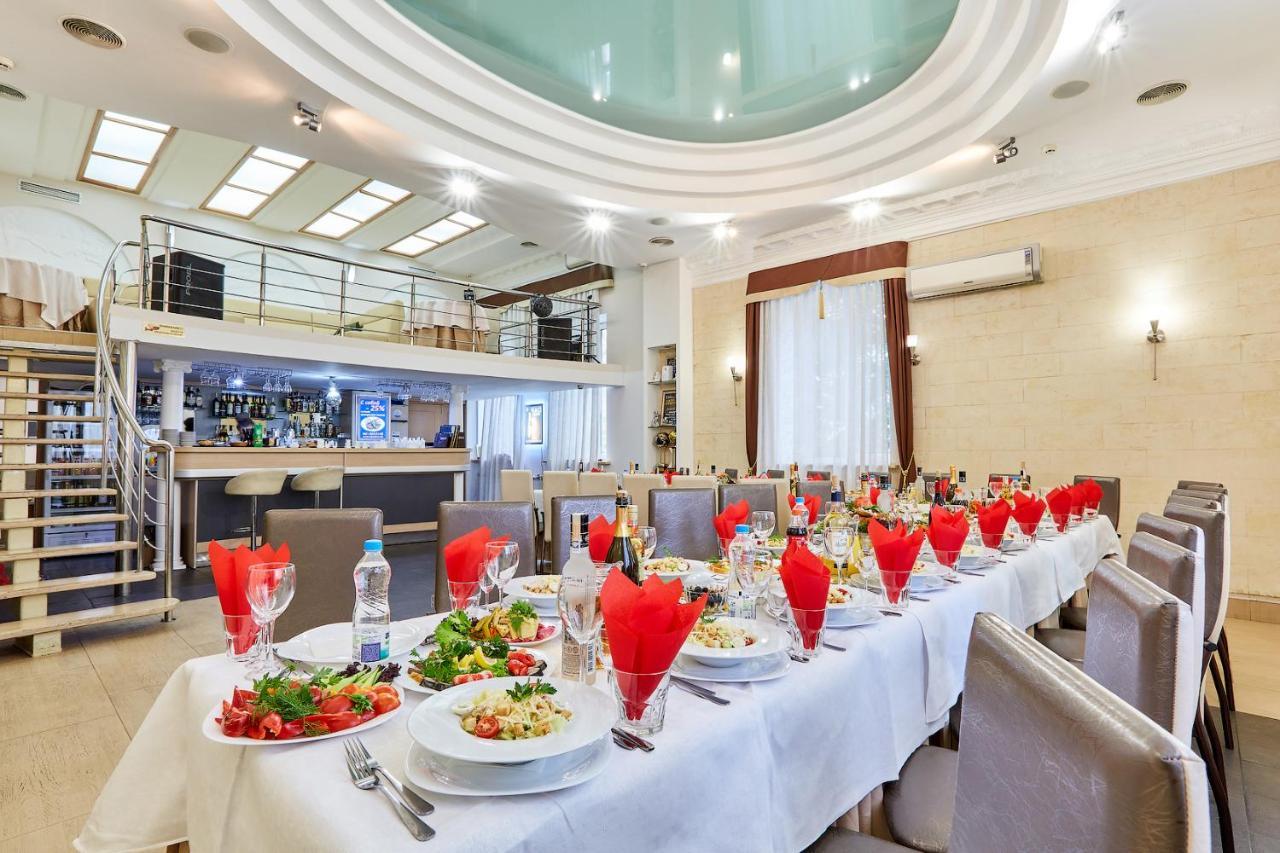 U Fontana Hotel Minsk Exteriör bild
